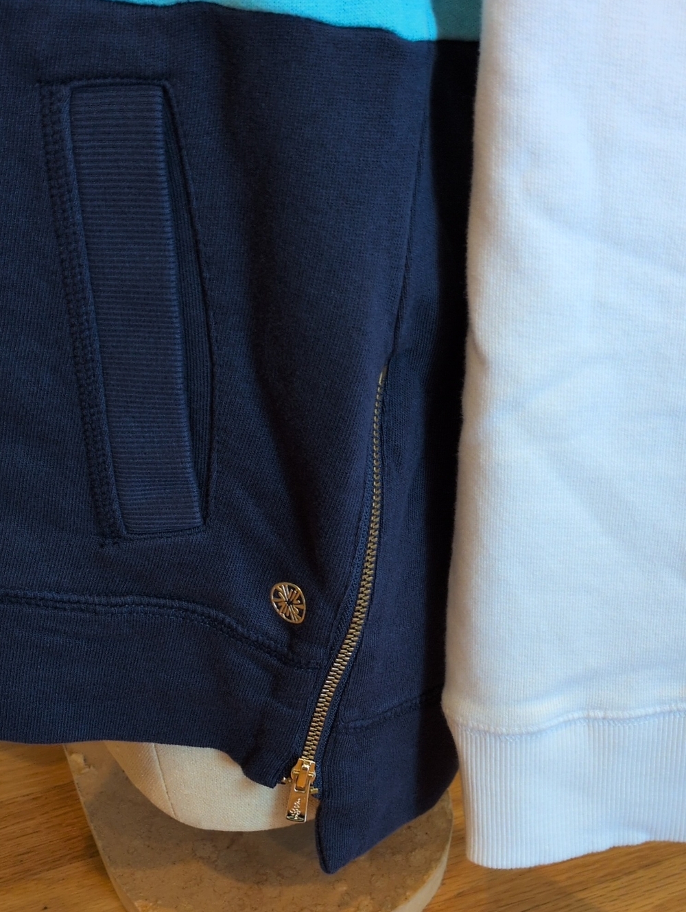 Lilly Pulitzer Luxletic Beach Combo White Aqua & Navy Colorblock Pullover Medium - Picture 6 of 13